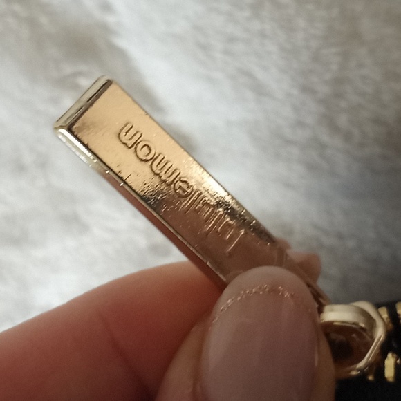 Lululemon gold logo crossbody belr bag - Picture 5 of 10